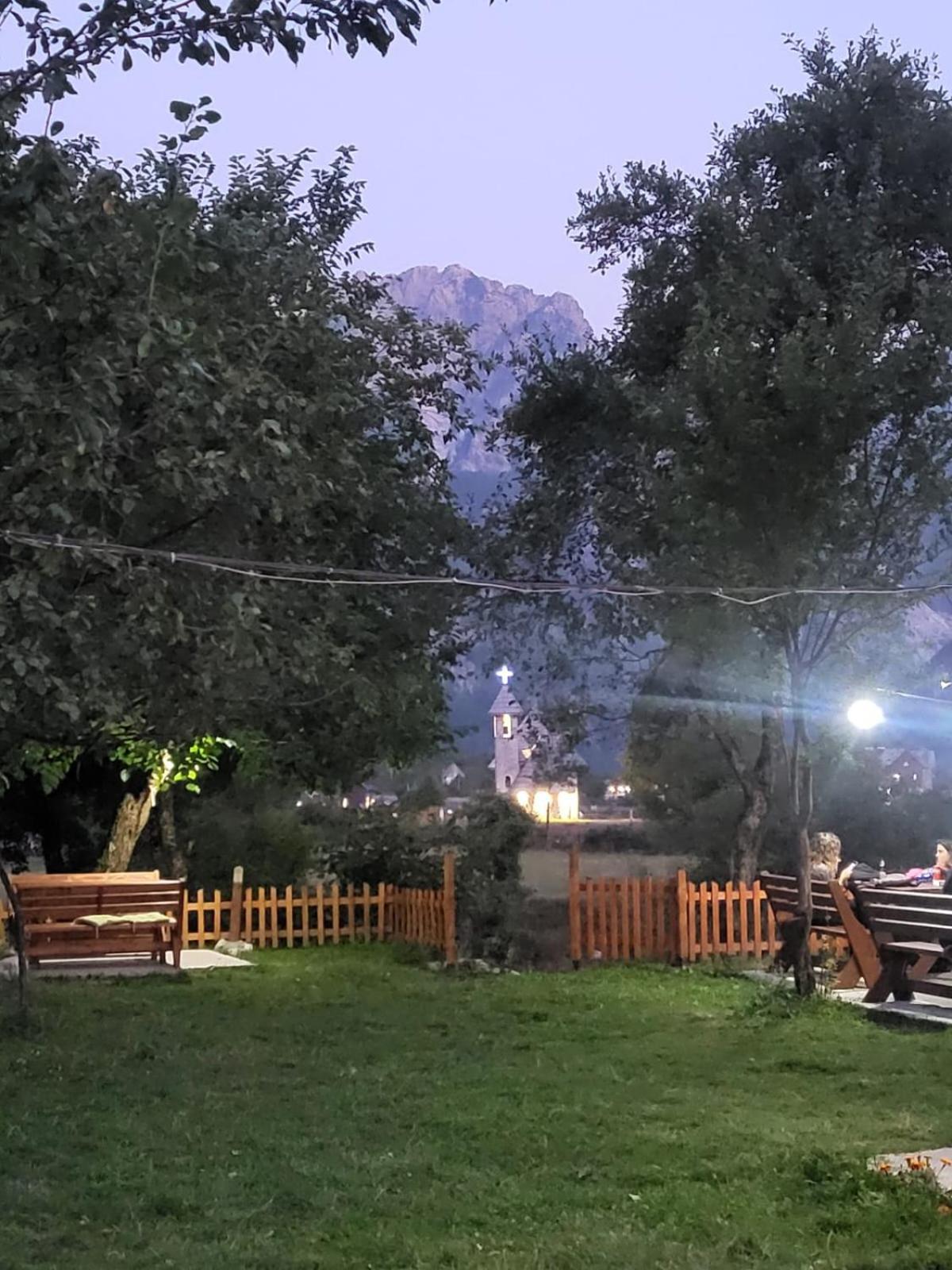 Bed and Breakfast Bujtina Pllumi Theth Exterior foto