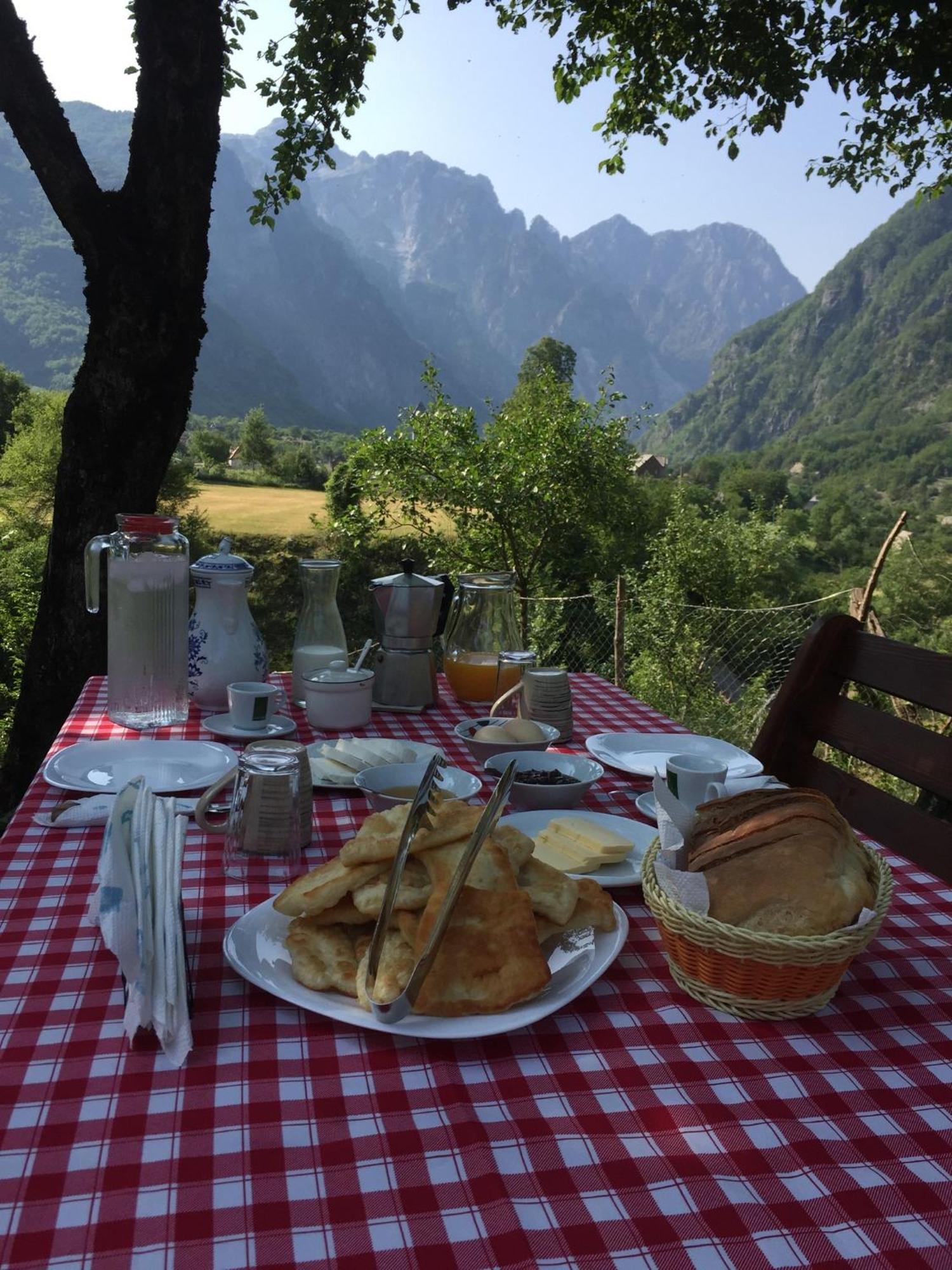 Bed and Breakfast Bujtina Pllumi Theth Exterior foto
