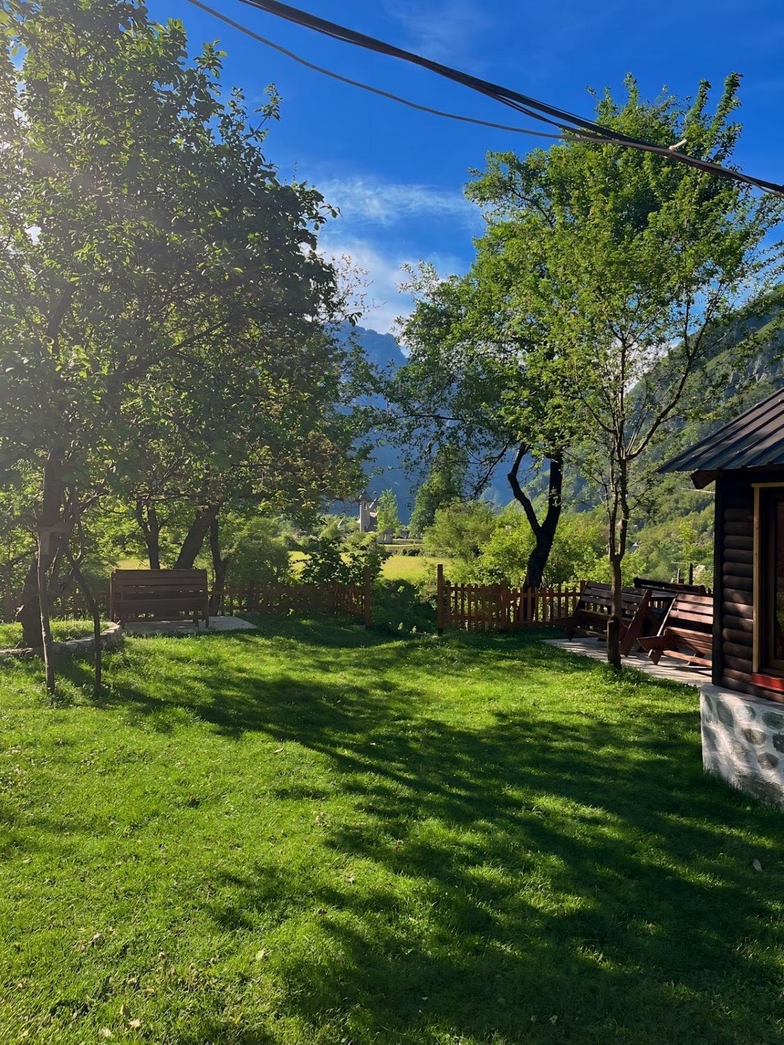 Bed and Breakfast Bujtina Pllumi Theth Exterior foto