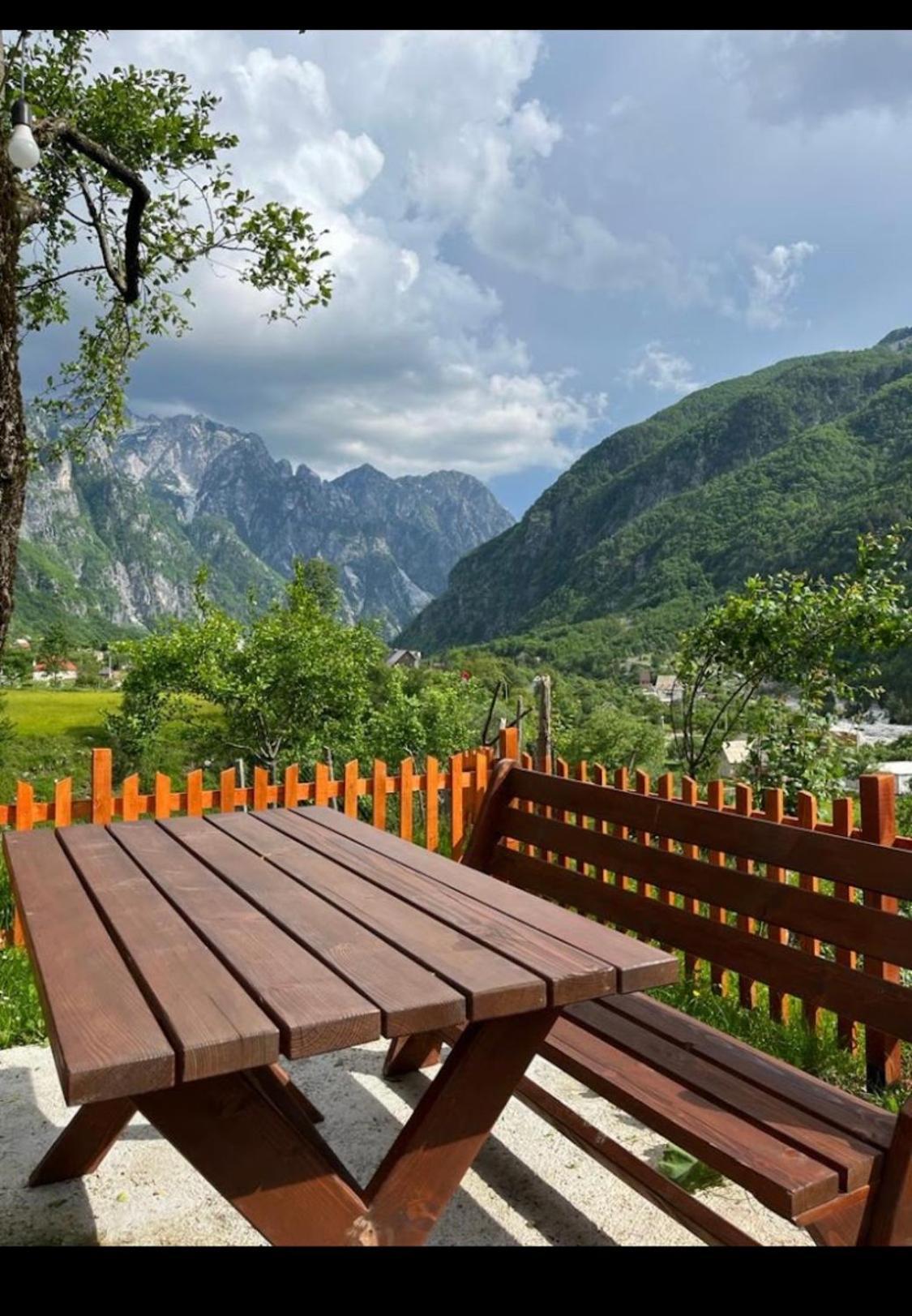 Bed and Breakfast Bujtina Pllumi Theth Exterior foto