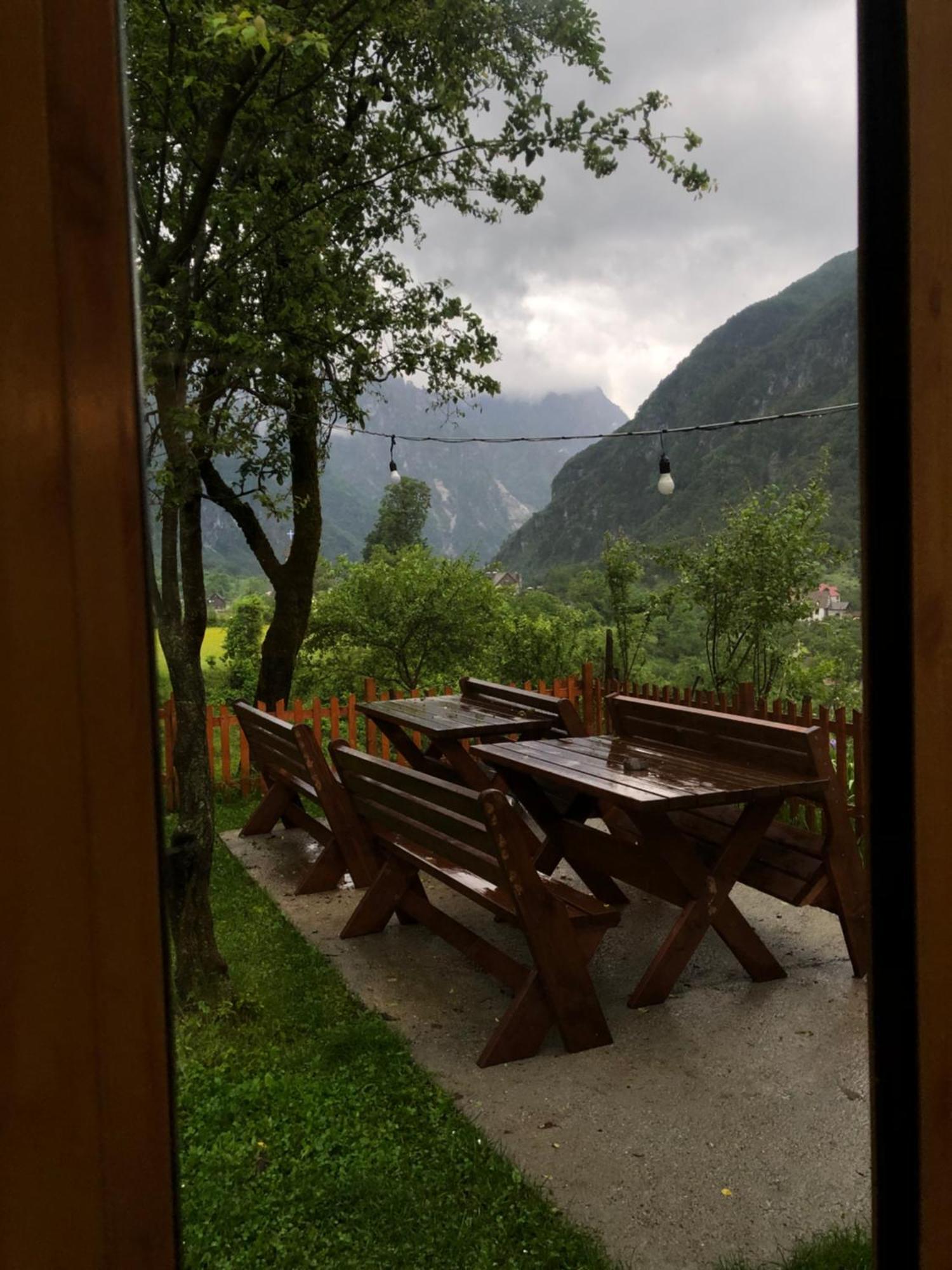 Bed and Breakfast Bujtina Pllumi Theth Exterior foto