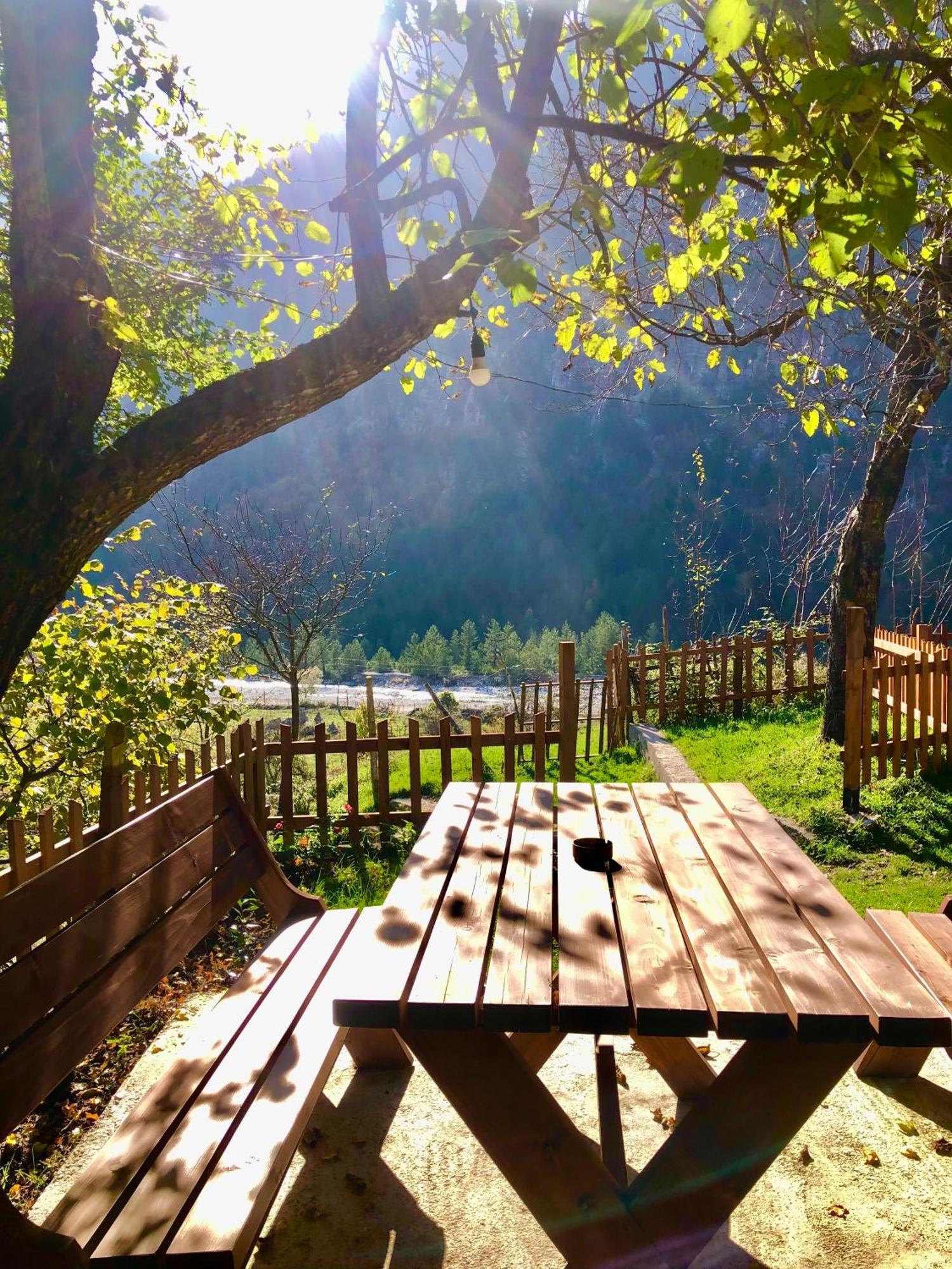Bed and Breakfast Bujtina Pllumi Theth Exterior foto