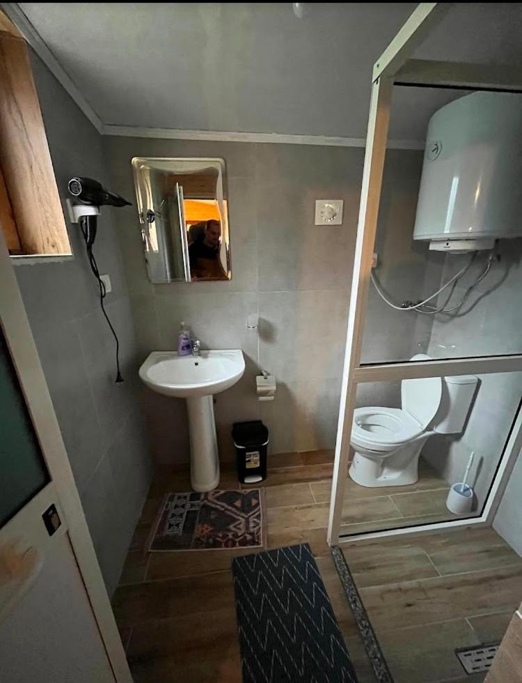 Bed and Breakfast Bujtina Pllumi Theth Exterior foto