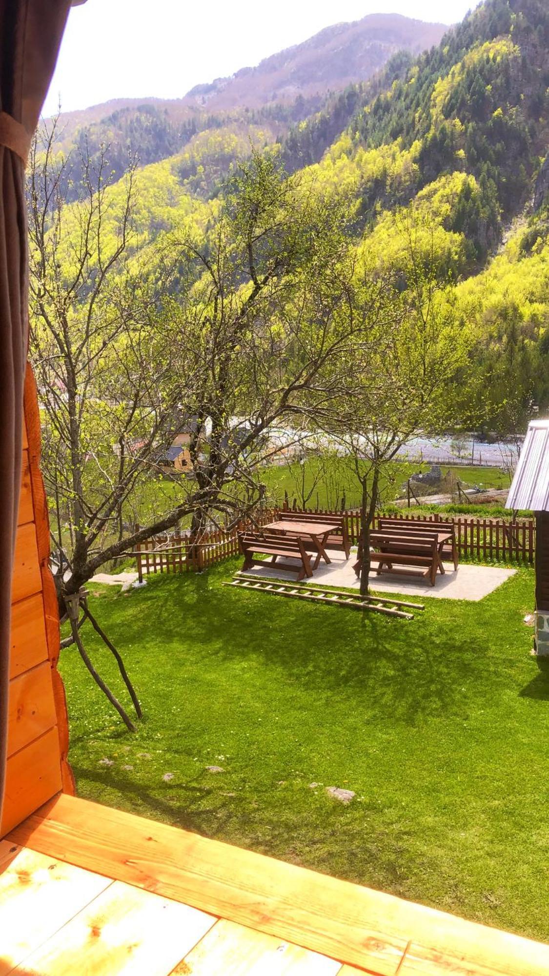 Bed and Breakfast Bujtina Pllumi Theth Exterior foto