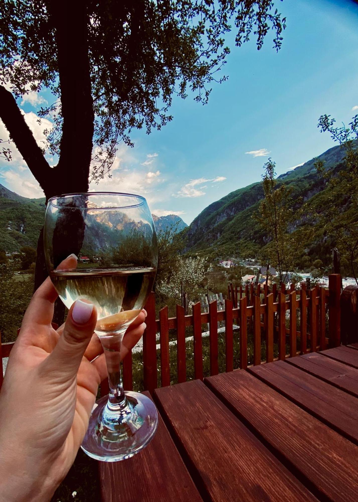 Bed and Breakfast Bujtina Pllumi Theth Exterior foto