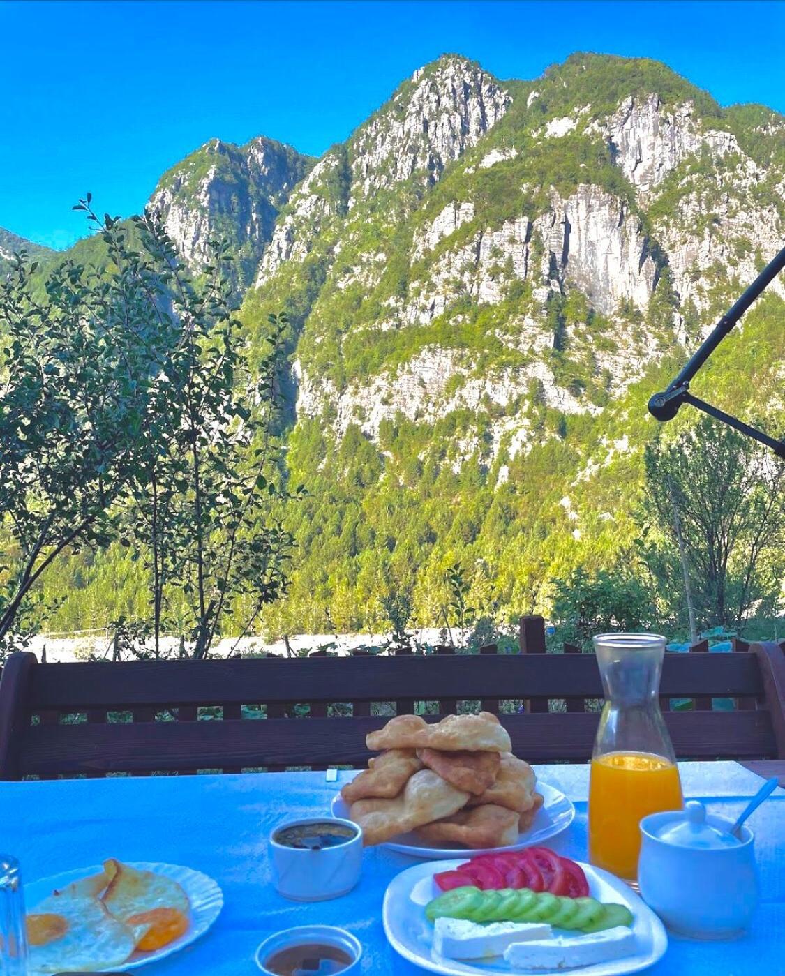 Bed and Breakfast Bujtina Pllumi Theth Exterior foto